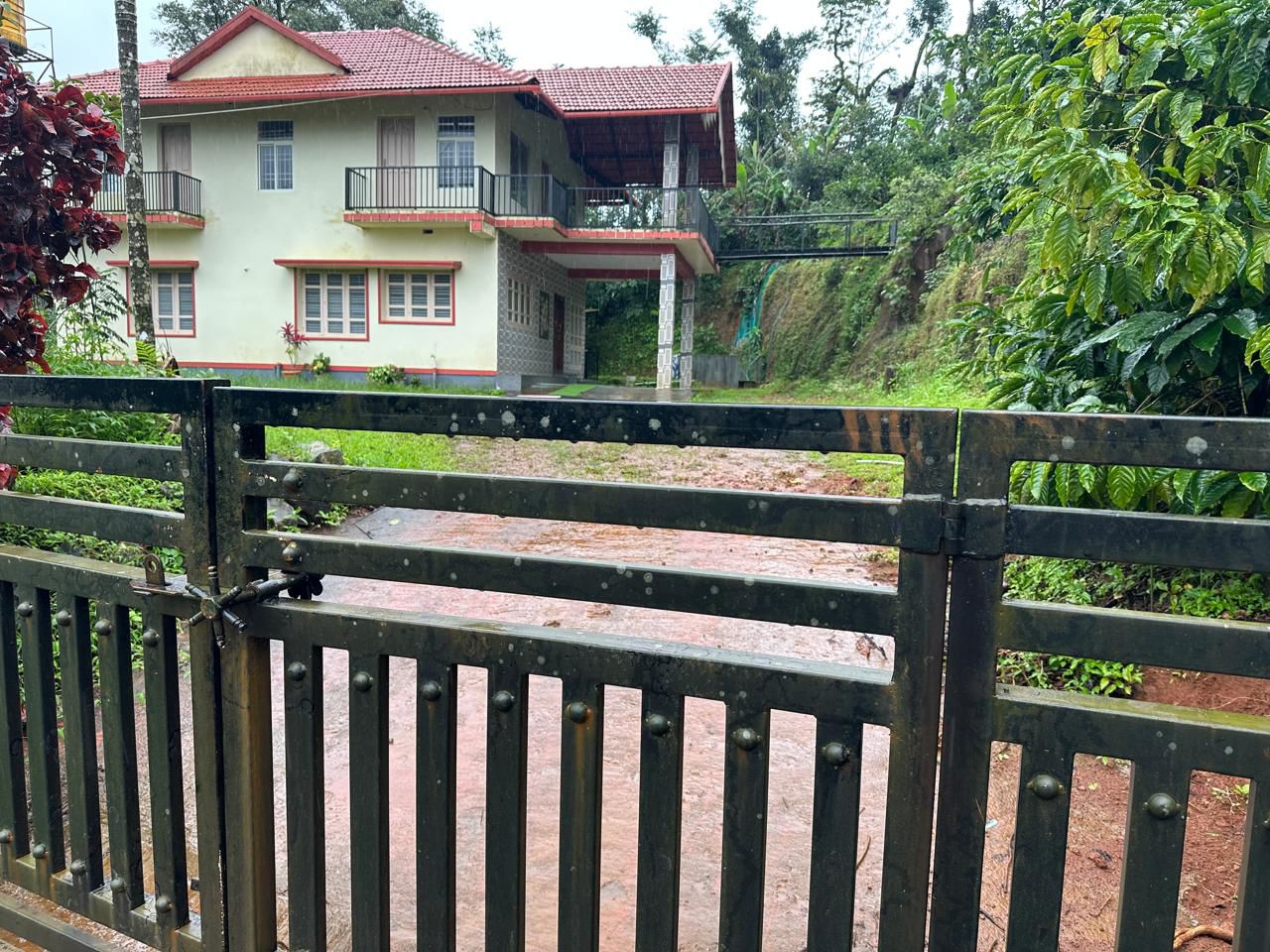 1 Acre Plantation with Farmhouse – Mudigere